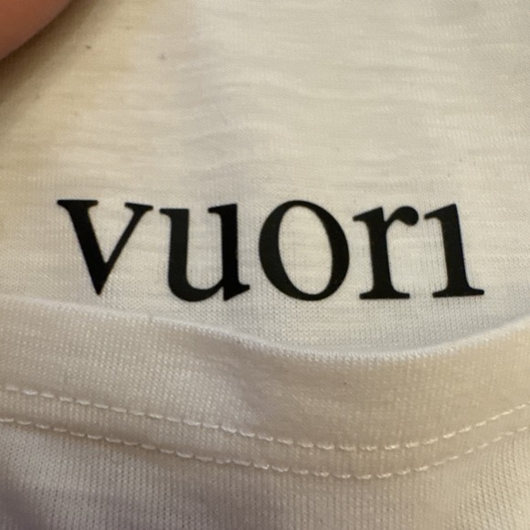 Vuori White Short Sleeve Pima Cotton Tee Shirt Logo Men's XL Soft Front Pocket - Picture 2 of 8